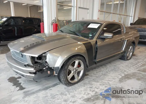 2008 Ford Mustang V6 Deluxe/V6 Premium z USA, uszkodzony, nr VIN 1ZVHT80N285129390